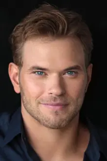 Kellan Lutz como: Conor Sullivan