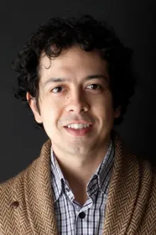 Geoffrey Arend como: McKenzie