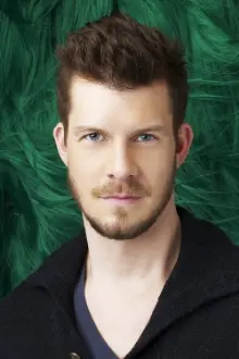 Eric Mabius como: Oliver O'Toole