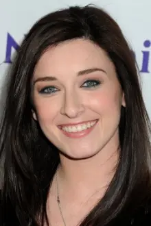 Margo Harshman como: Courtney Sager