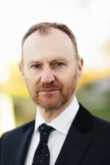 Mark Gatiss como: Self - Host