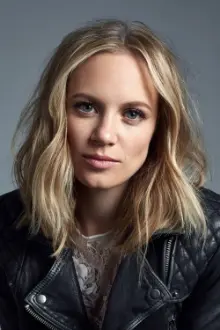 Danielle Savre como: Anna