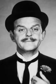 David Tomlinson como: Basil Topham