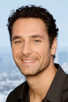 Raoul Bova como: Roberto Di Stefano (Ultimo)