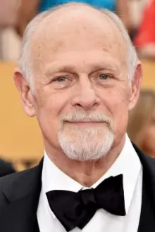 Gerald McRaney como: Chuck Yoman