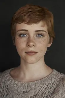 Sophia Lillis como: Carrie