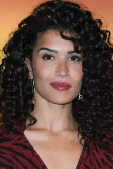 Sabrina Ouazani como: Lisa/Kali