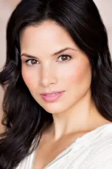 Katrina Law como: Dr. Amy Chen