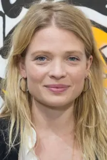 Mélanie Thierry como: Laura