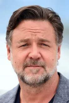 Russell Crowe como: Father Gabriel Amorth