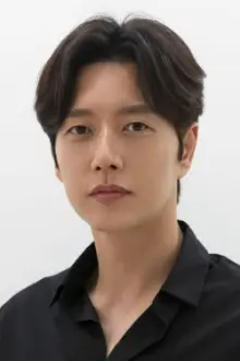 Park Hae-jin como: Shin Myung-hoon