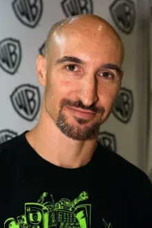 Scott Menville como: Kevin French (voice)