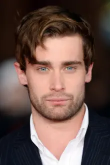 Christian Cooke como: Malcolm