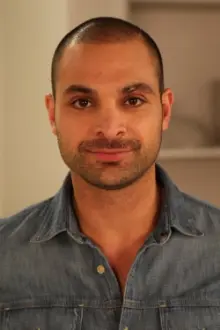 Michael Mando como: Mark Vega