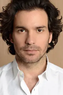 Santiago Cabrera como: Andrés