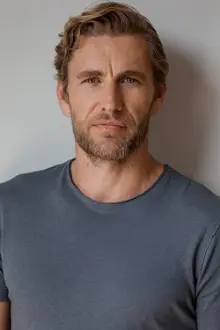 Brett Tucker como: 