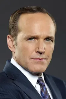 Clark Gregg como: Leonato