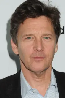 Andrew McCarthy como: Jerry Logan