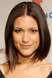 Julia Jones como: Abby