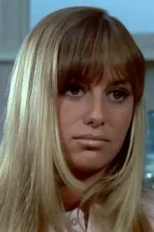 Susan George como: Frederika March