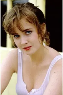 Lysette Anthony como: Kathy Chalmers