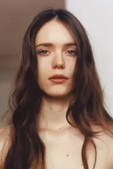 Stacy Martin como: Ella