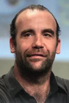 Rory McCann como: Adam