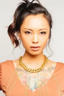 Levy Tran como: Vanessa Tran