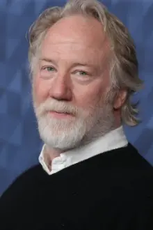 Timothy Busfield como: Fr. Donnelly
