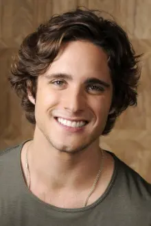 Diego Boneta como: Frank Guerrero