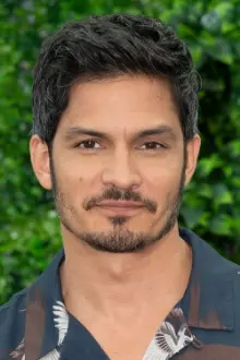 Nicholas Gonzalez como: Sol Torres