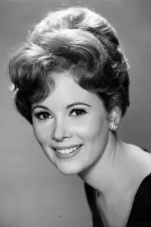 Jill St. John como: Iris MacIntosh