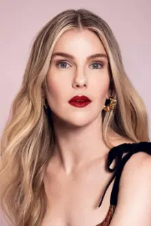 Lily Rabe como: Margaret Tanner