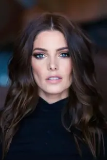 Ashley Greene como: Summer Matthews