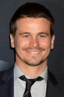 Jason Ritter como: Frederick Bellacourt