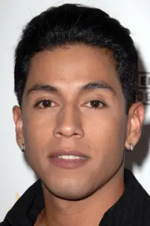 Rudy Youngblood como: Phoenix