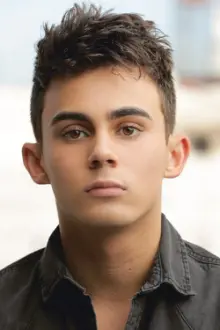 Tyler Alvarez como: Jim