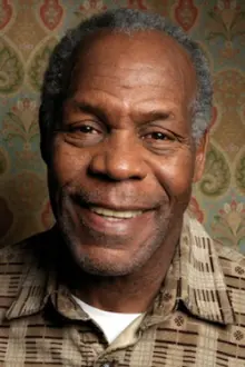 Danny Glover como: Harry 'Red' Newman