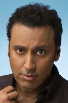 Aasif Mandvi como: Sarfras