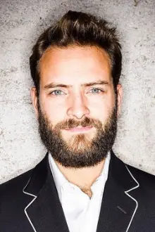 Alessandro Borghi como: Marco