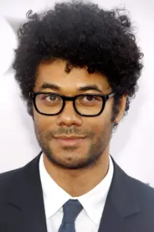 Richard Ayoade como: Maurice Moss