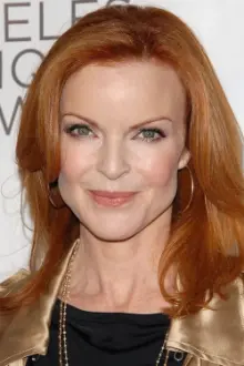 Marcia Cross como: Marty Hoy