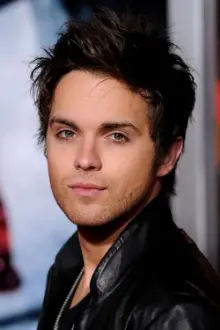 Thomas Dekker como: Steven