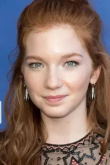 Annalise Basso como: Angela