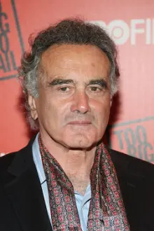 Dan Hedaya como: Walter Bickford