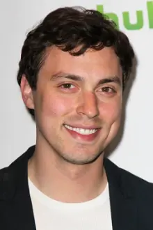 John Francis Daley como: Pat Johnson