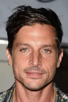 Simon Rex como: 