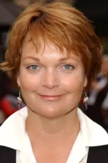 Pamela Reed como: Tina