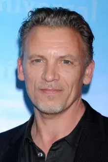 Callum Keith Rennie como: Fast Freddy