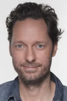 Trond Fausa Aurvåg como: Steven Evensen